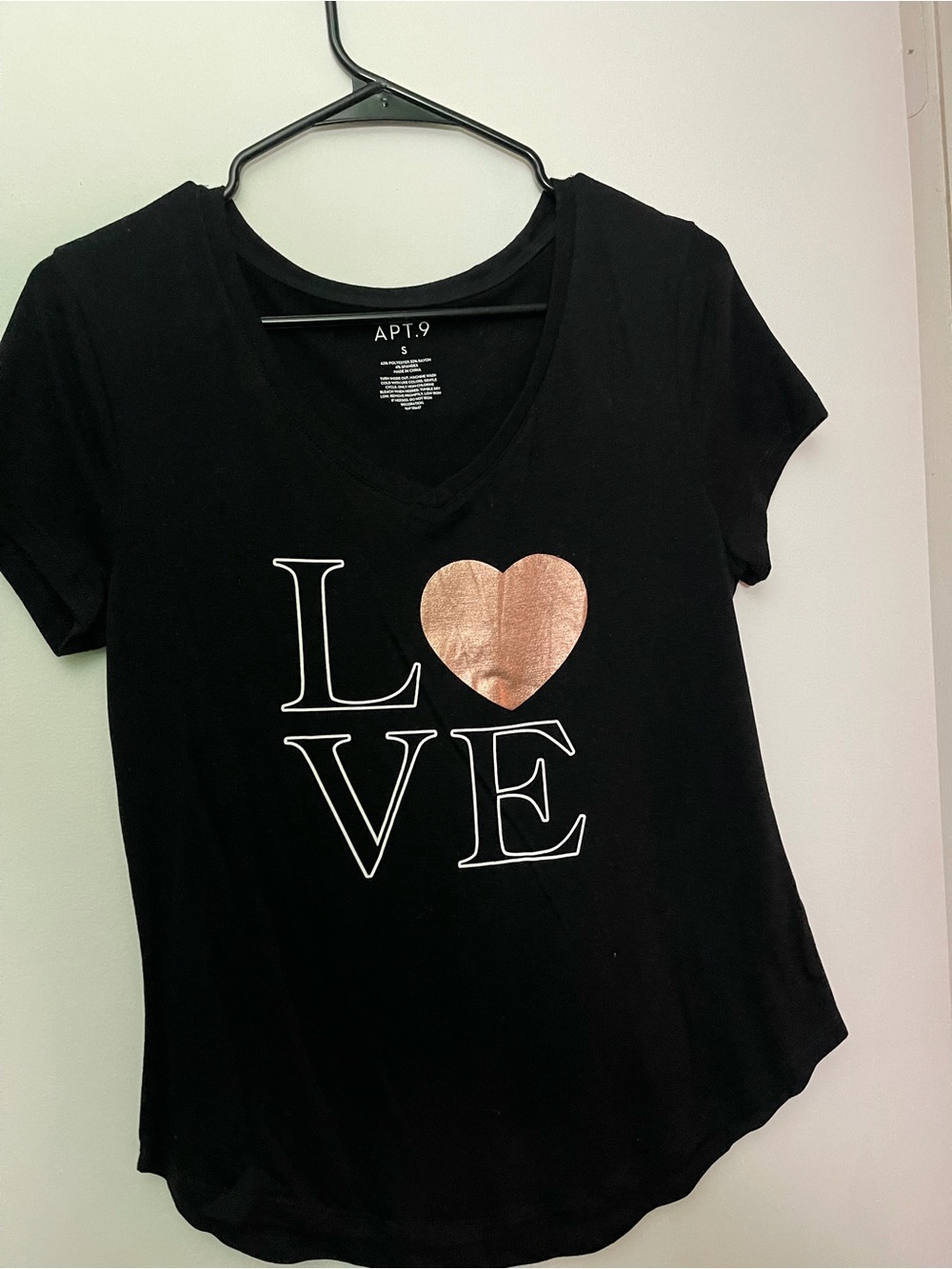 Apt. 9 Black V-Neck Tee with Metallic Rose Gold Heart LOVE Graphic